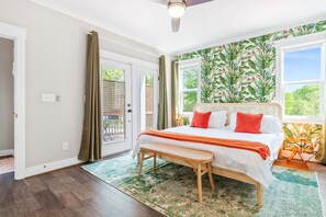 4 bedrooms, desk, iron/ironing board, free WiFi