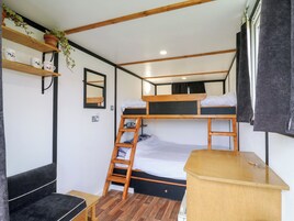 1 bedroom, individually decorated, individually furnished, free WiFi