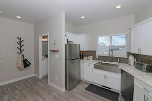 Fridge, microwave, oven, stovetop - Modern Ascend EV Charger Near CMU (Grand Junction)