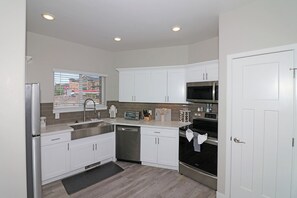 Fridge, microwave, oven, stovetop - Modern Ascend EV Charger Near CMU (Grand Junction)