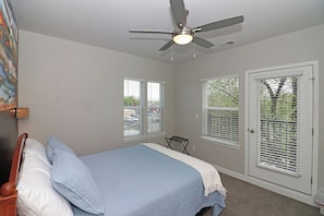 2 bedrooms, iron/ironing board, free WiFi, bed sheets - Modern Ascend EV Charger Near CMU (Grand Junction)