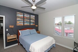 2 bedrooms, iron/ironing board, free WiFi, bed sheets - Modern Grand Junction Townhome w/Private Balconies (Grand Junction)