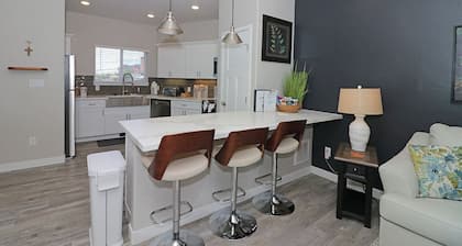 Modern Townhome w/EV Charger Near CMU