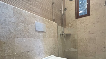 Superior Studio, Kitchen, Pool View | Bathroom