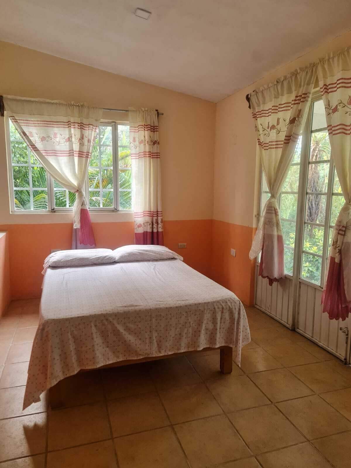 スタンダード ルーム | デスク、WiFi (無料)、ベッドシーツ