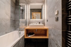 Családi apartman, 2 hálószobával, erkély | Fürdőszoba