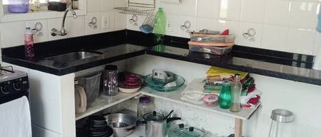 Frigorifero, forno, piano cottura, lavastoviglie
