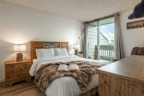 2 bedrooms, desk, iron/ironing board, travel cot