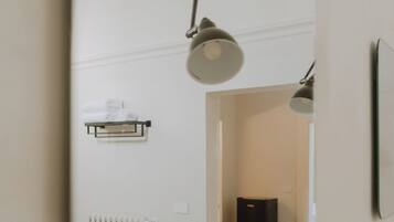 Suite Deluxe | Bagno | Doccia, asciugacapelli, asciugamani, sapone