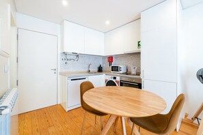 Frigorifero, microonde, forno, lavastoviglie