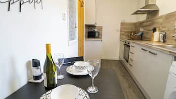 Utensilis de cuina, vaixella i coberteria