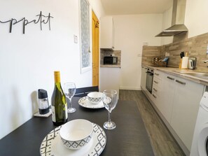 Cookware/dishes/utensils - Gilfach Bach (Dolgellau)