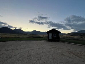 Exterior - Cabin 7 at the Almo Inn near City of Rocks and Castle Rocks State Park - cozy! (Almo)