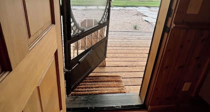 Cozy cabin 2 in at Almo Inn with AC, WiFi near City of Rocks/Castle Rocks Idaho