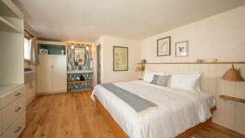 Waterfront Cabana King | Free WiFi