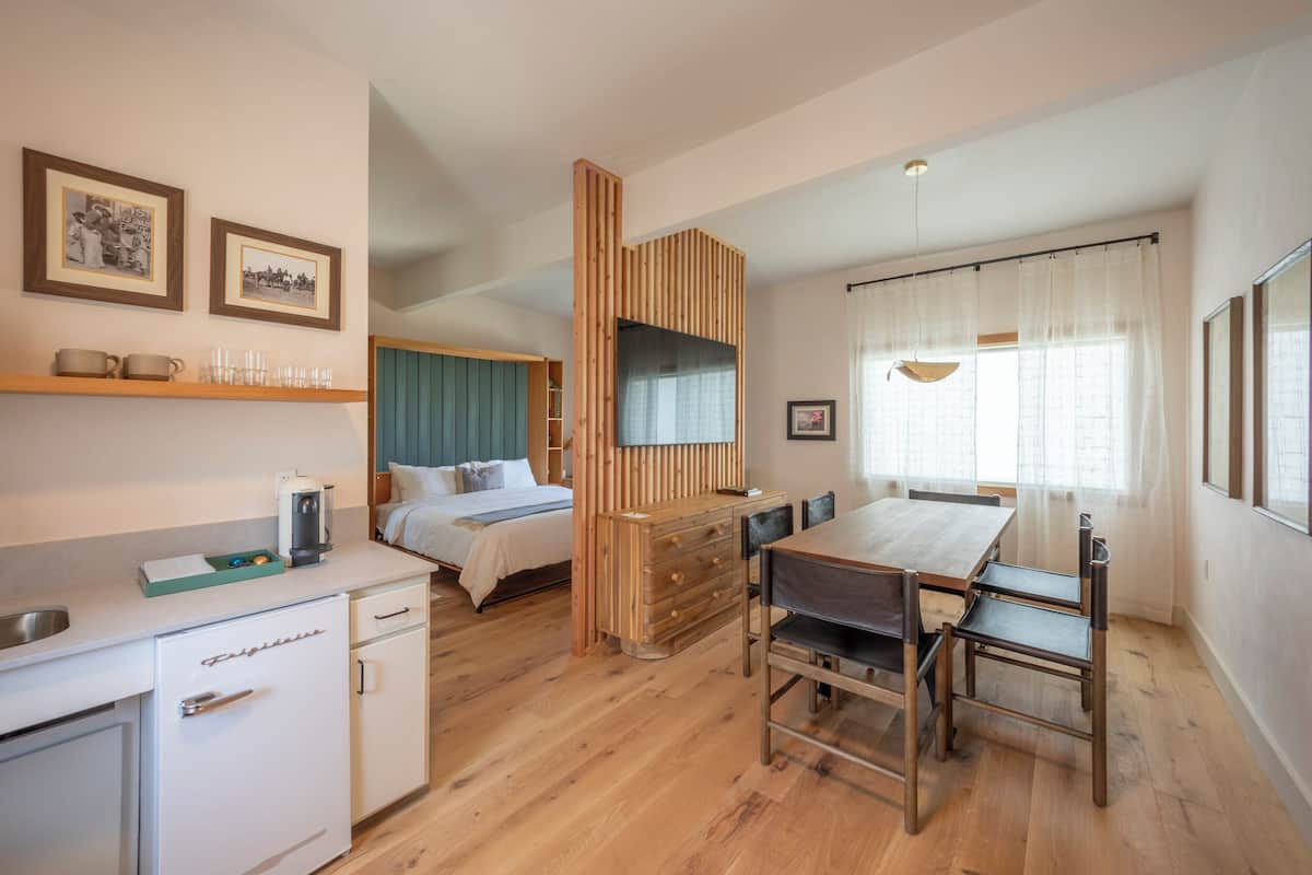 Reel Suite | Free WiFi