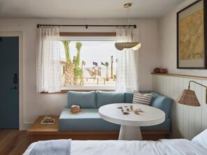 Chambre Deluxe, vue baie | Coin séjour