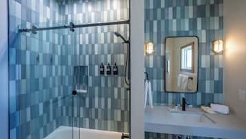 Reel Suite | Bathroom