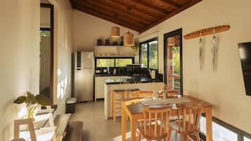 Casa Valley Boutique 01 - Praia do Rosa | Cozinha privada | Mesas de jantar