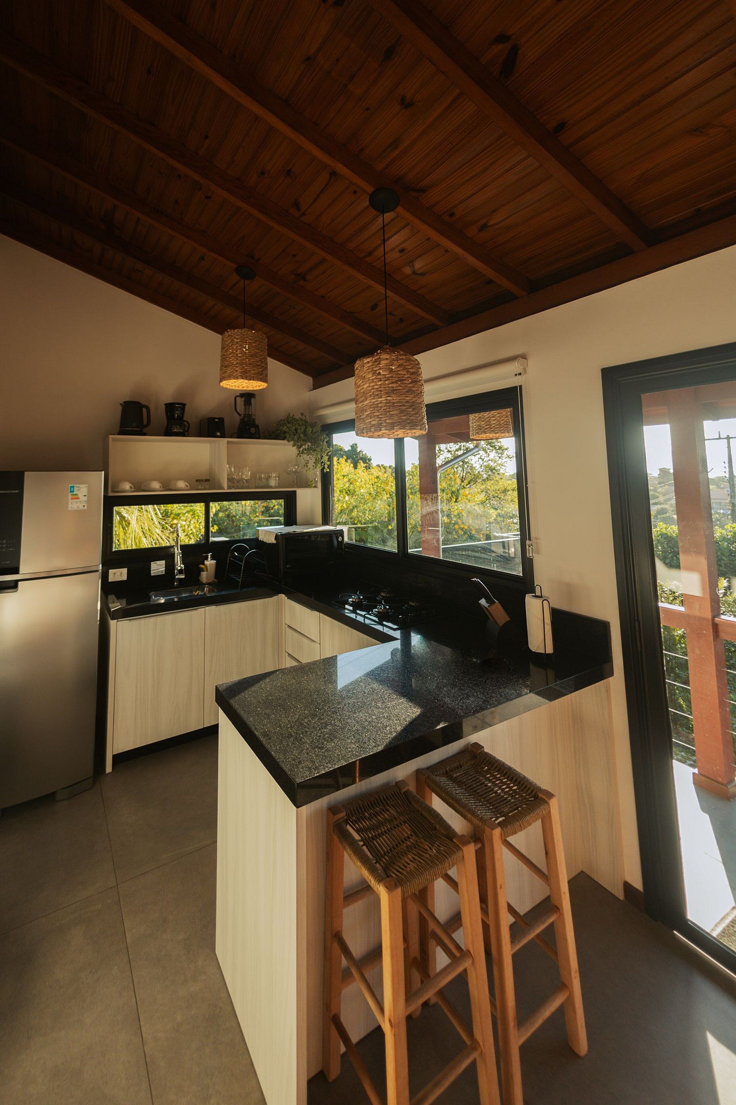 Casa Valley Boutique 01 - Praia do Rosa | Cozinha privada | Mesas de jantar