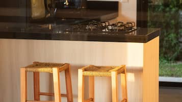Casa Valley Boutique 02 - Praia do Rosa | Private kitchen | Dining tables