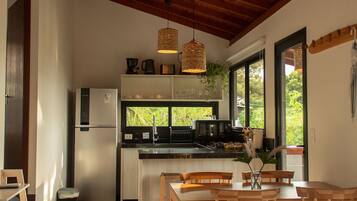 Casa Valley Boutique 01 - Praia do Rosa | Private kitchen | Dining tables