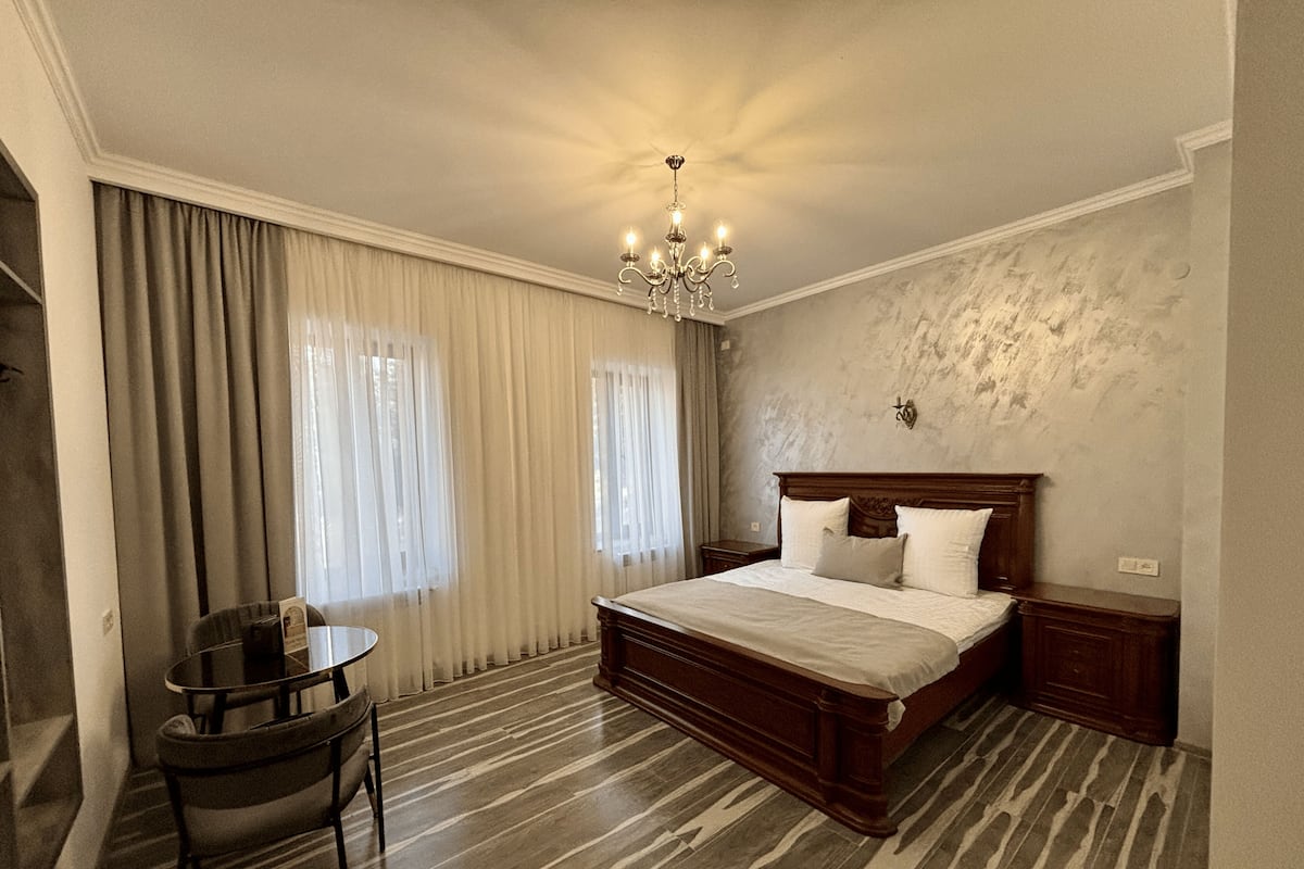 Comfort Double Room | Minibar, in-room safe, desk, laptop workspace