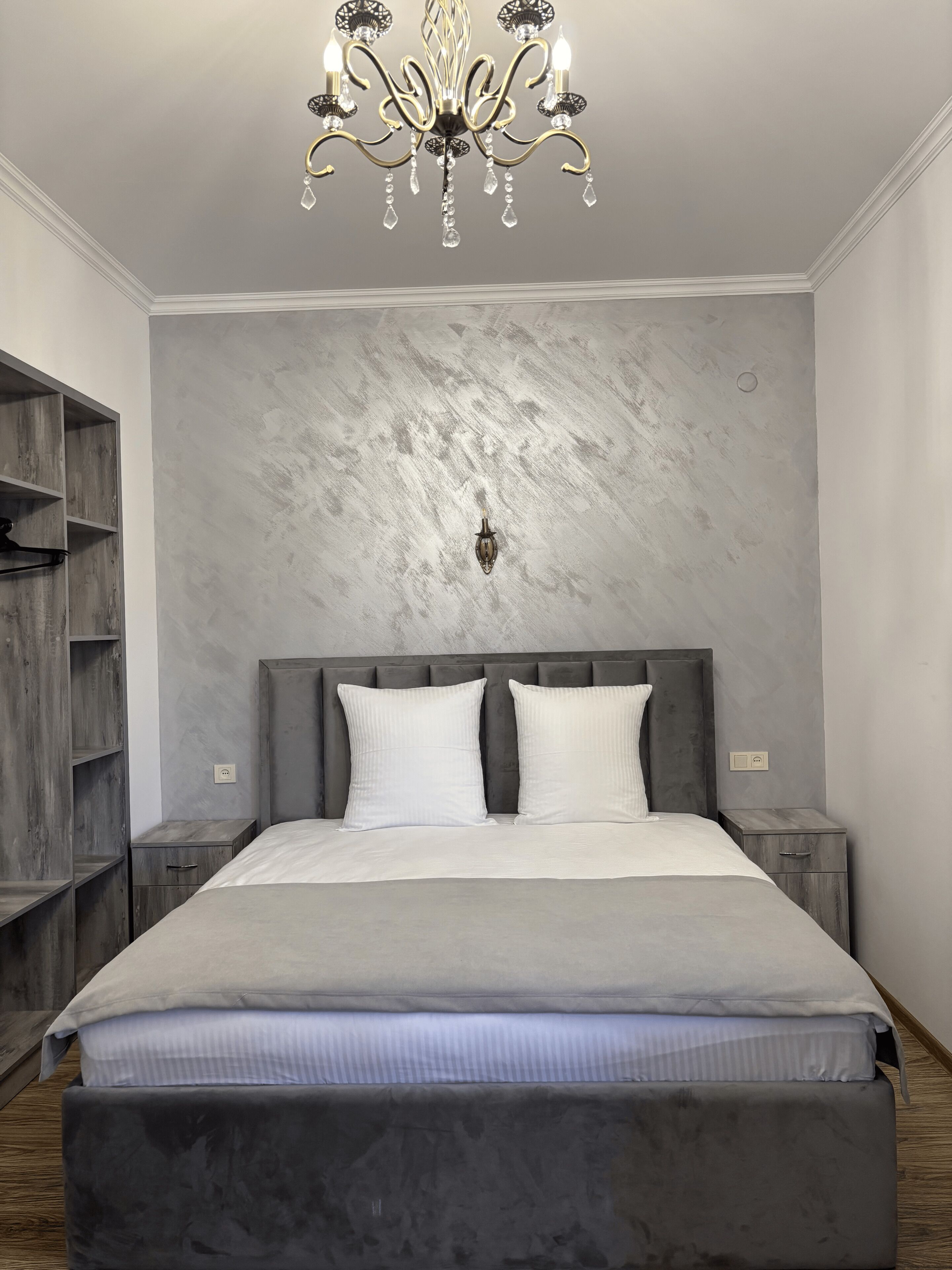 Habitación doble Deluxe | Minibar, caja de seguridad en la habitación y escritorio 