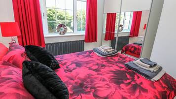 3 Schlafzimmer, individuell dekoriert, individuell eingerichtet