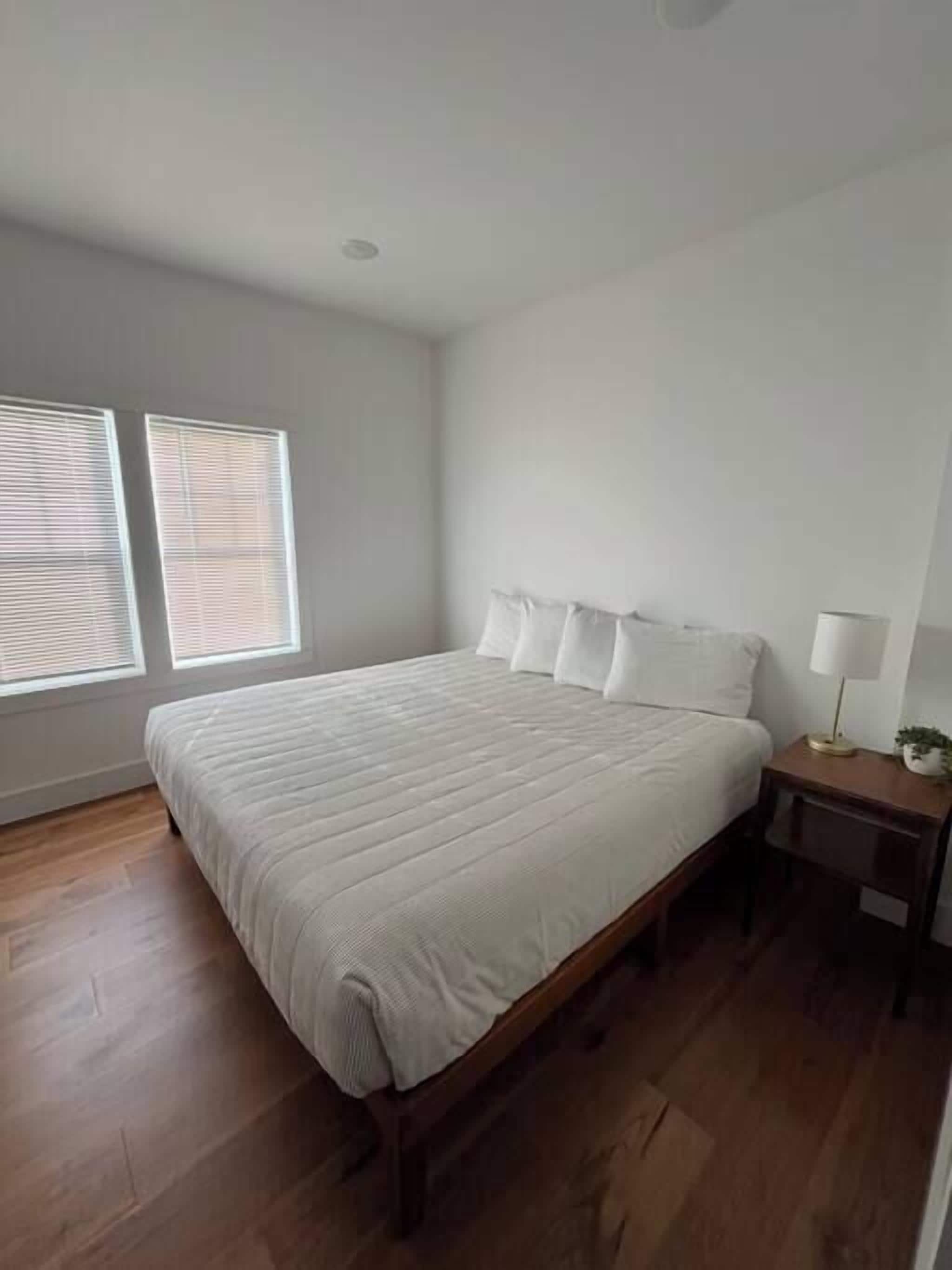 2 dormitorios, tabla de planchar con plancha, wifi gratis y ropa de cama