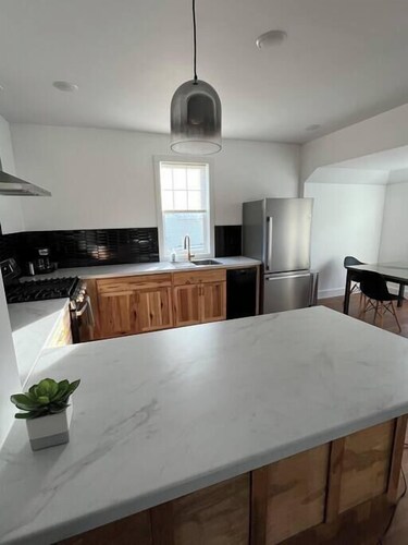 The Royal Union w/ king & queen bed