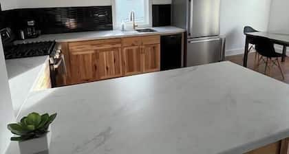 The Royal Union w/ king & queen bed