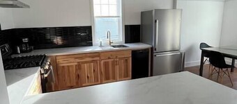 The Royal Union w/ king & queen bed