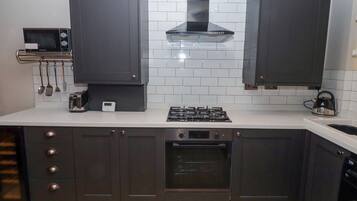 Cookware/dishes/utensils