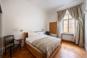 1 slaapkamer, een bureau, een strijkplank/strijkijzer, gratis wifi