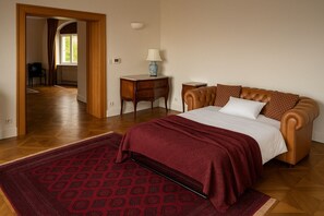 1 室のベッドルーム、デスク、アイロン / アイロン台、WiFi (無料)