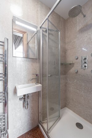 ヘアドライヤー、タオル