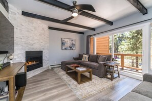 2 bedrooms, iron/ironing board, internet, bed sheets