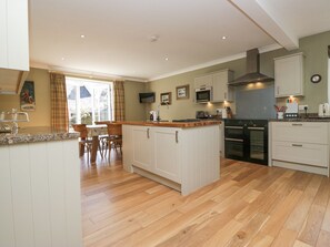 Dishwasher, cookware/dishes/utensils