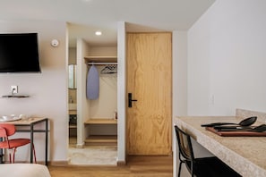 Suite Deluxe | 1 chambre, couette en duvet d'oie, matelas mémoire de forme