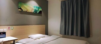 Xiaomei Hotel (Beijing Universal Studios Tuqiao Subway Station)
