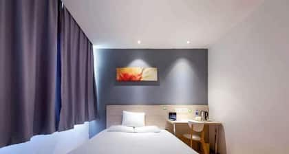 Xiaomei Hotel (Beijing Universal Studios Tuqiao Subway Station)