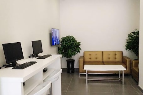 Centro de negocios. Xiaomei Hotel (Beijing Universal Studios Tuqiao Subway Station)