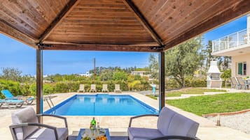 Villa (3 Bedrooms) | Außenbereich