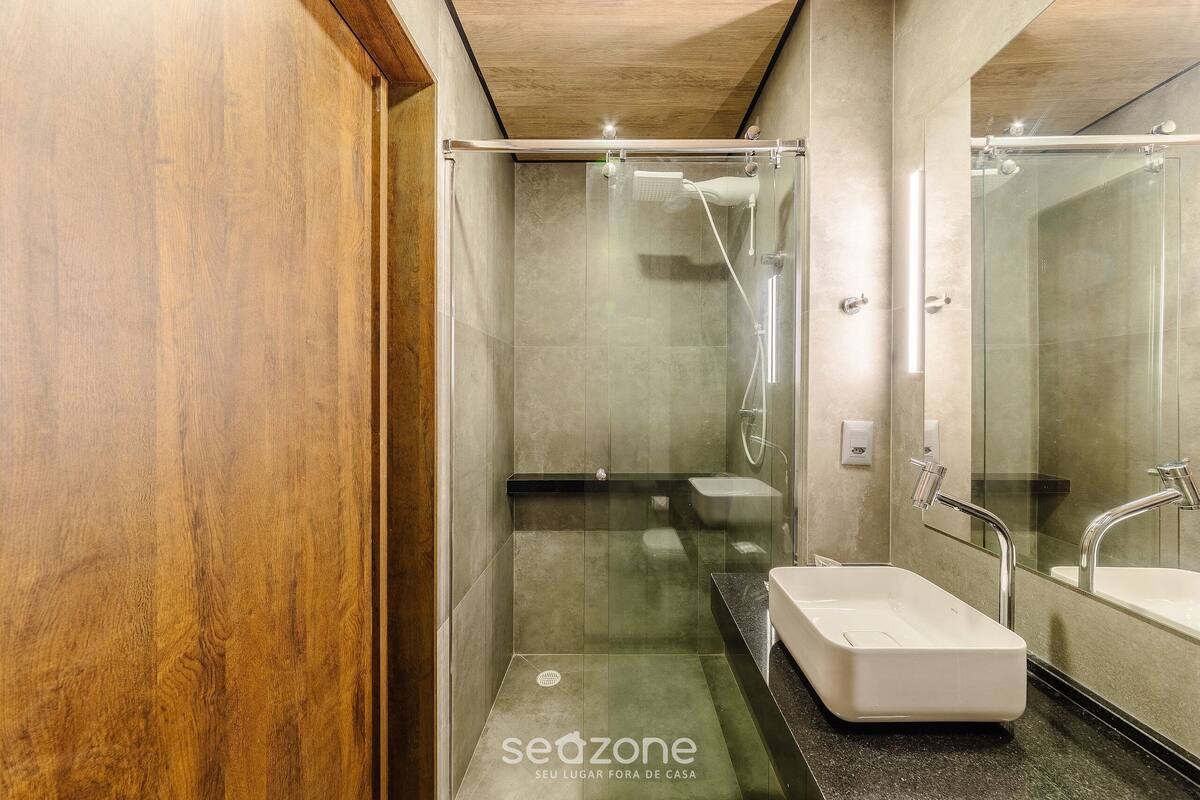 Basic Apartment | Bathroom