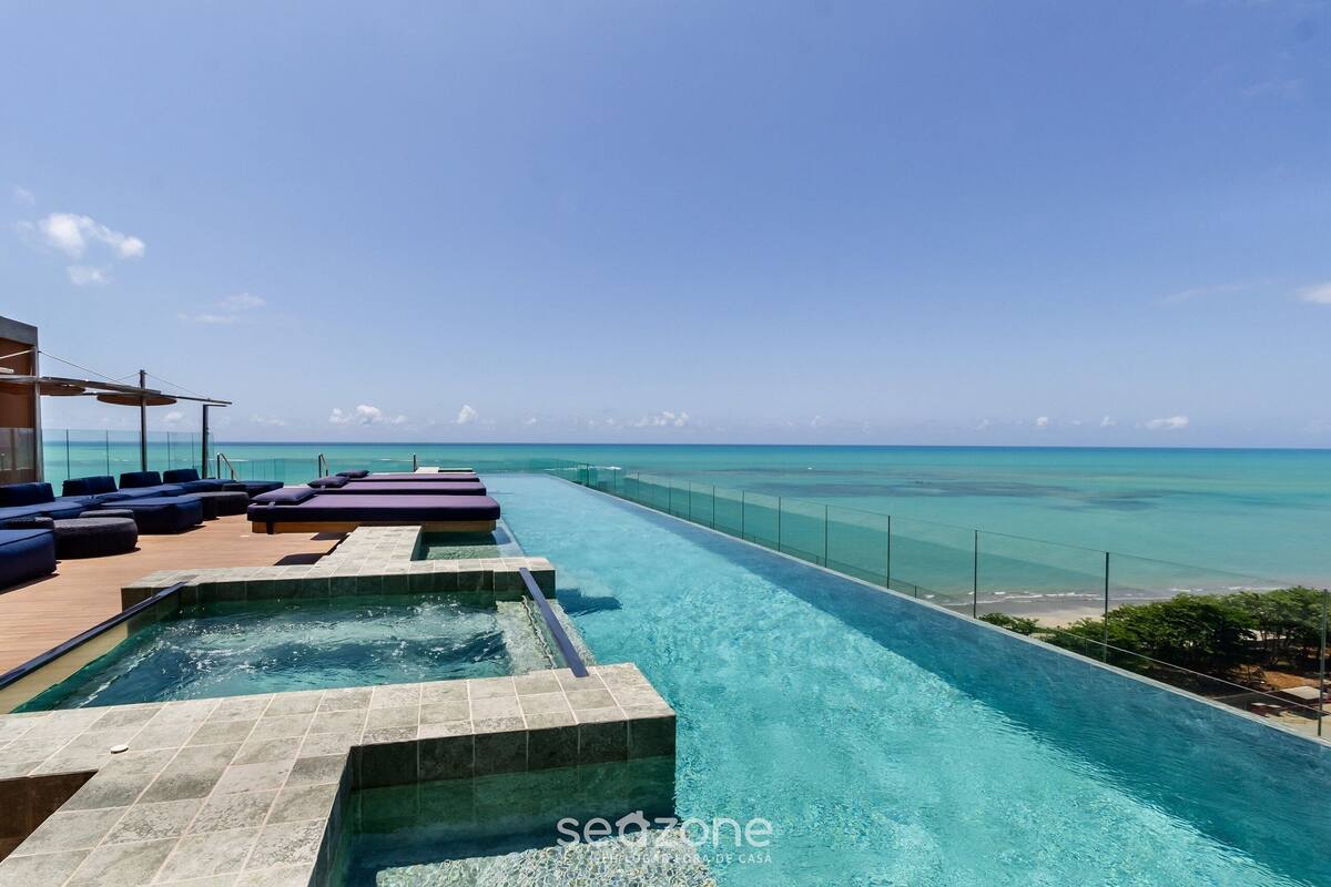Outdoor pool, open 8:00 AM to 7:00 PM, pool loungers