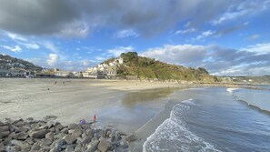 Una playa cerca