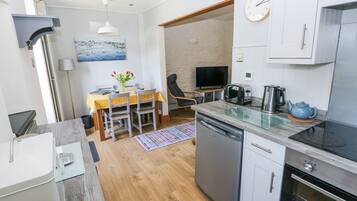 Dishwasher, cookware/dishes/utensils