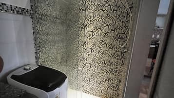 Serviettes fournies, savon, papier toilette