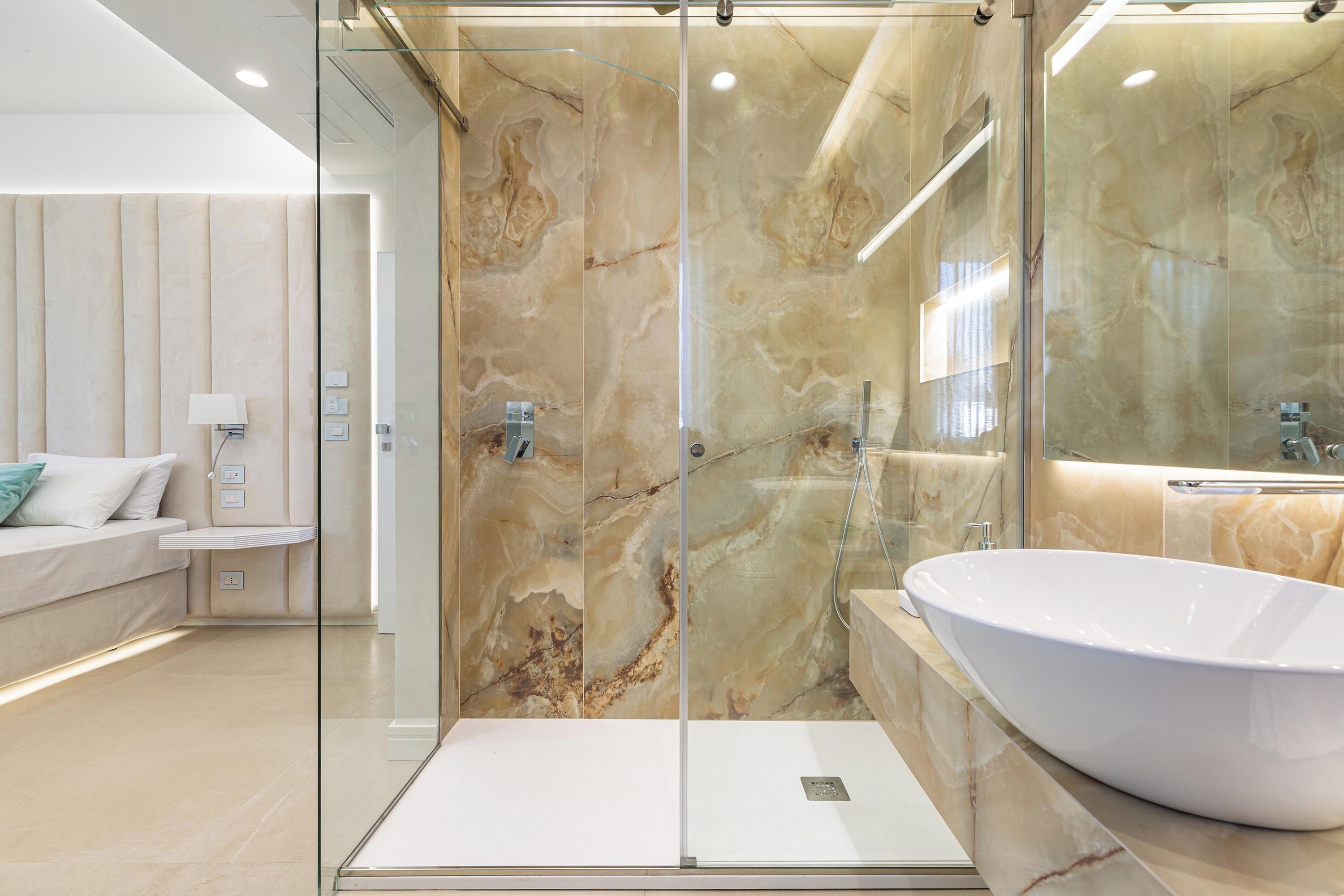 Sèche-cheveux, serviettes fournies